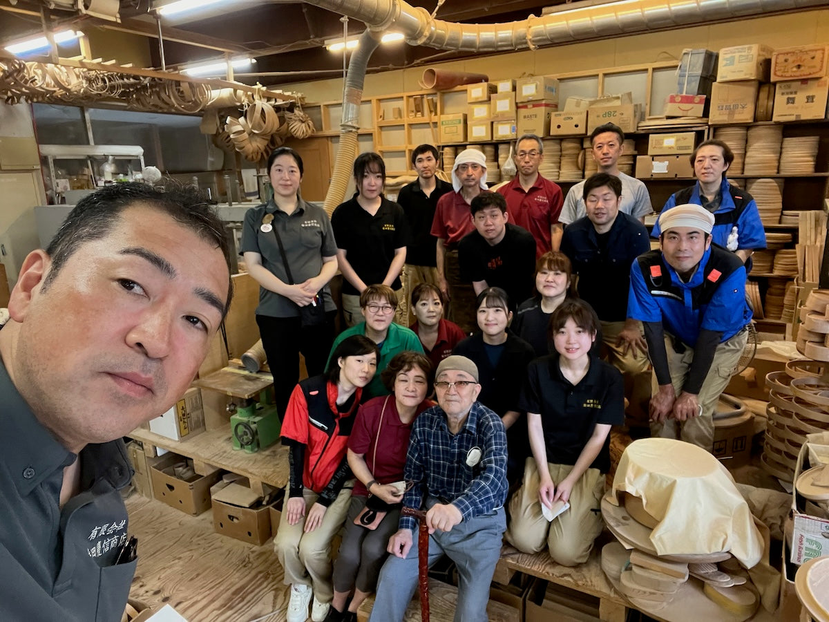 秋田本店の風景｜記念撮影 – 柴田慶信商店